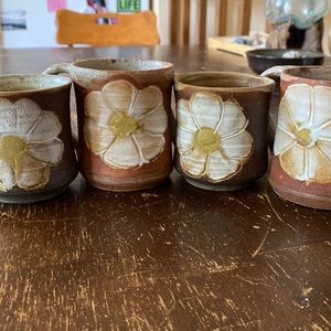 small daisy mugs